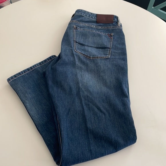 Tommy Bahama Medium-Dark Wash 5-pocket Jeans- 36/30 - Picture 3 of 15